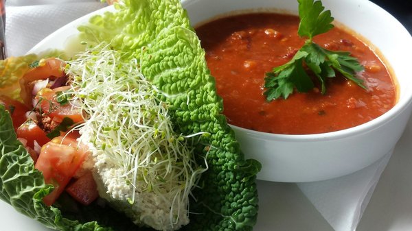 How does weather affect the performance of UK-made hybrid cars?